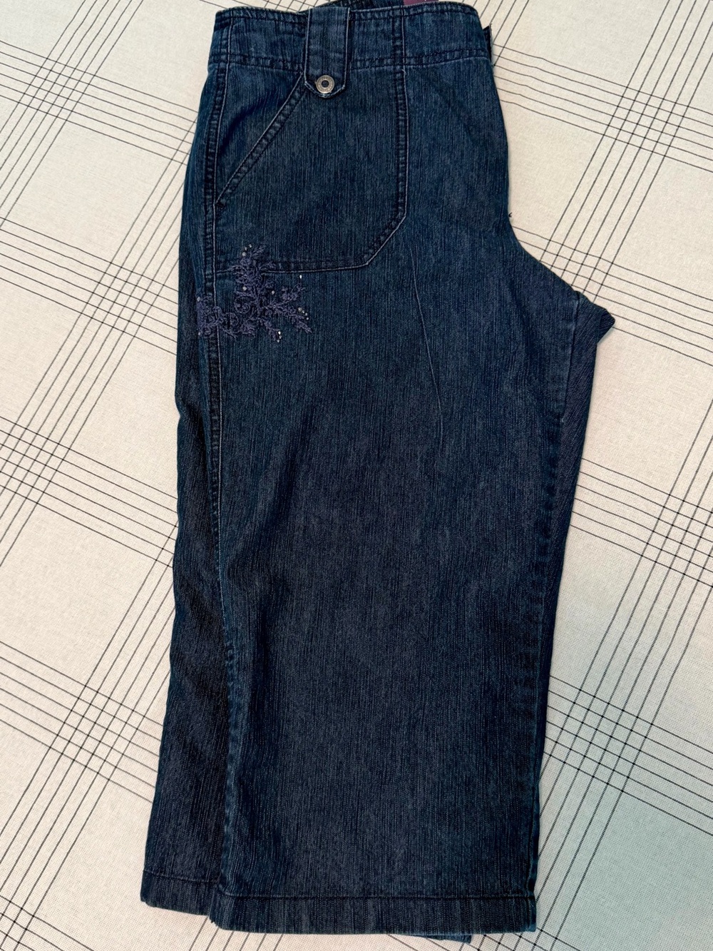 Gloria Vanderbilt Women’s Size 8 Dark Wash Denim Capri Pants Embroidered